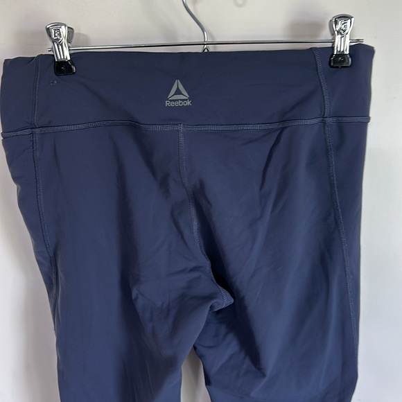 LIKE NEW REEBOK CAPRI LEGGING large - Picture 3 of 5